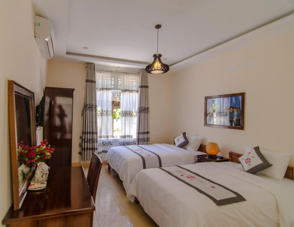 The Moon River Homestay & Villa