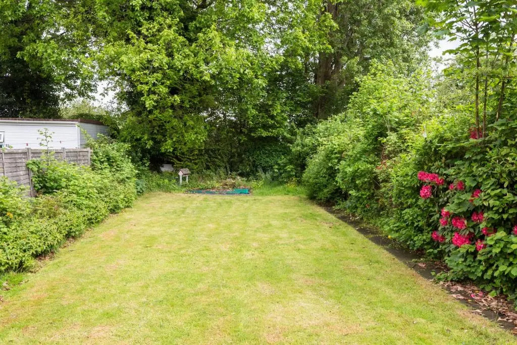 Quality Contractor House in Lulworth Solihull 4 Bedrooms Separate Beds with Parking and Wifi also good for families