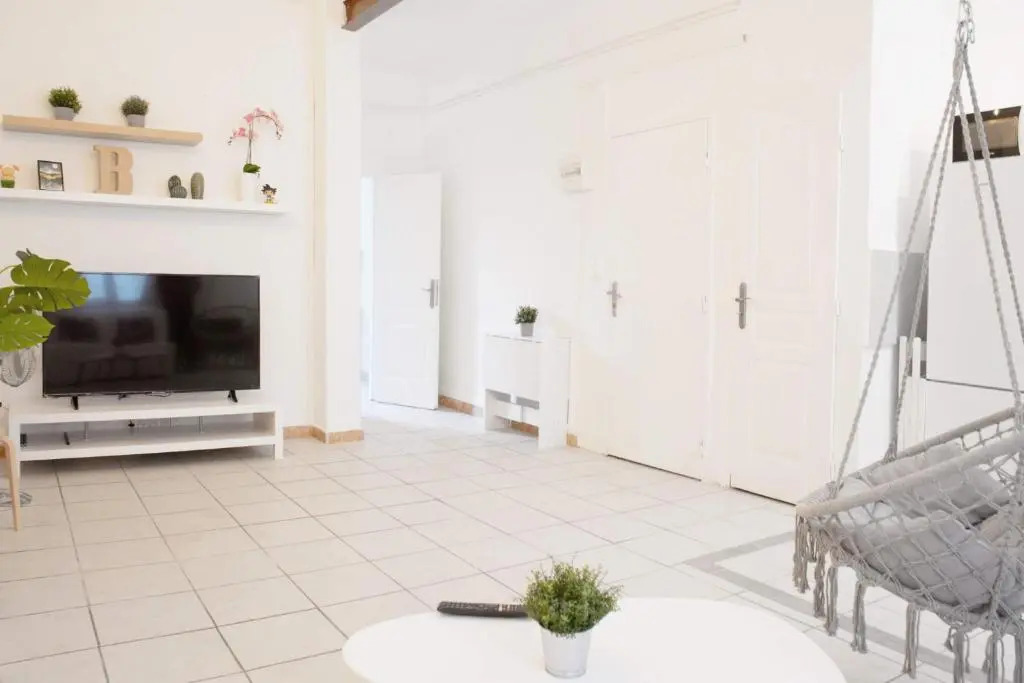 GregBnb-com - T2 Cocooning et chaise hamac -10min Gare