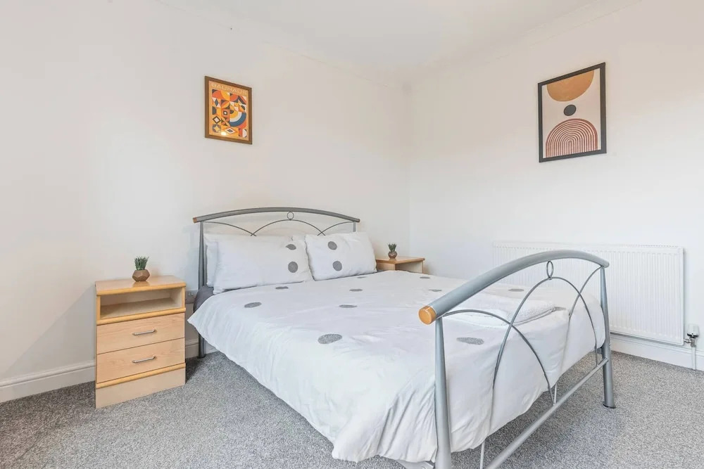 Beautiful 5 Bedroom Home in Coventry 14min to NEC