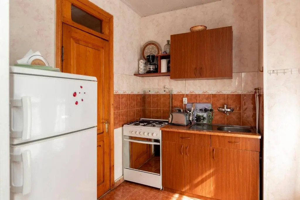 Wehost Cozy and colorful apartment with balcony