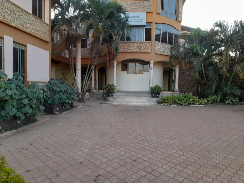 Twin Tower Gardens Hotel
