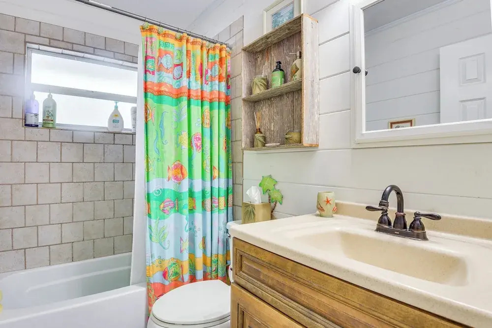 1 Mi to Anna Maria Island: Pet-friendly Retreat