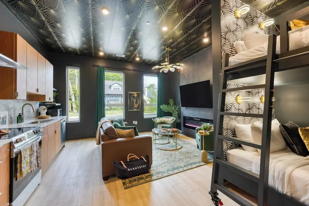 Sleeps 16 2 Homes Next Door + Walk to Dining & Music Lischey Loft & The Bloom House by Avantstay