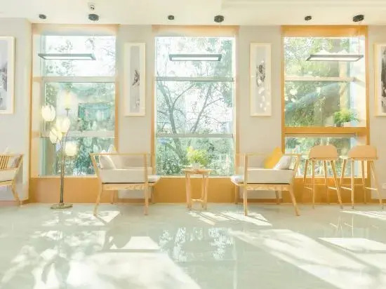 Infully Hotel (Chengdu Longquan Headquarters Economic Port Sichuan Normal University)