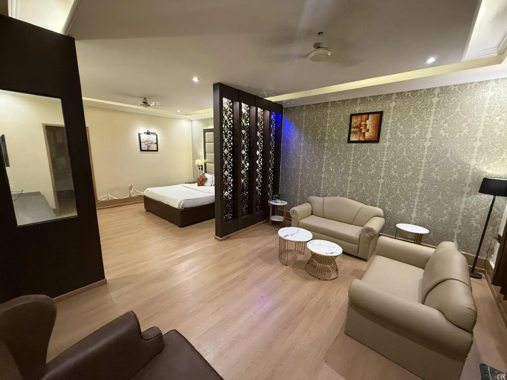 Hotel Diplomat Residency