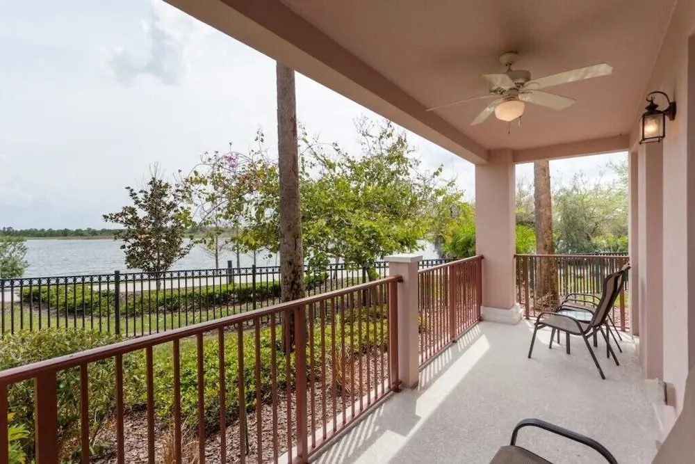 Next To Clubhouse With Lake View- Near Occ 4 Bedroom Condo
