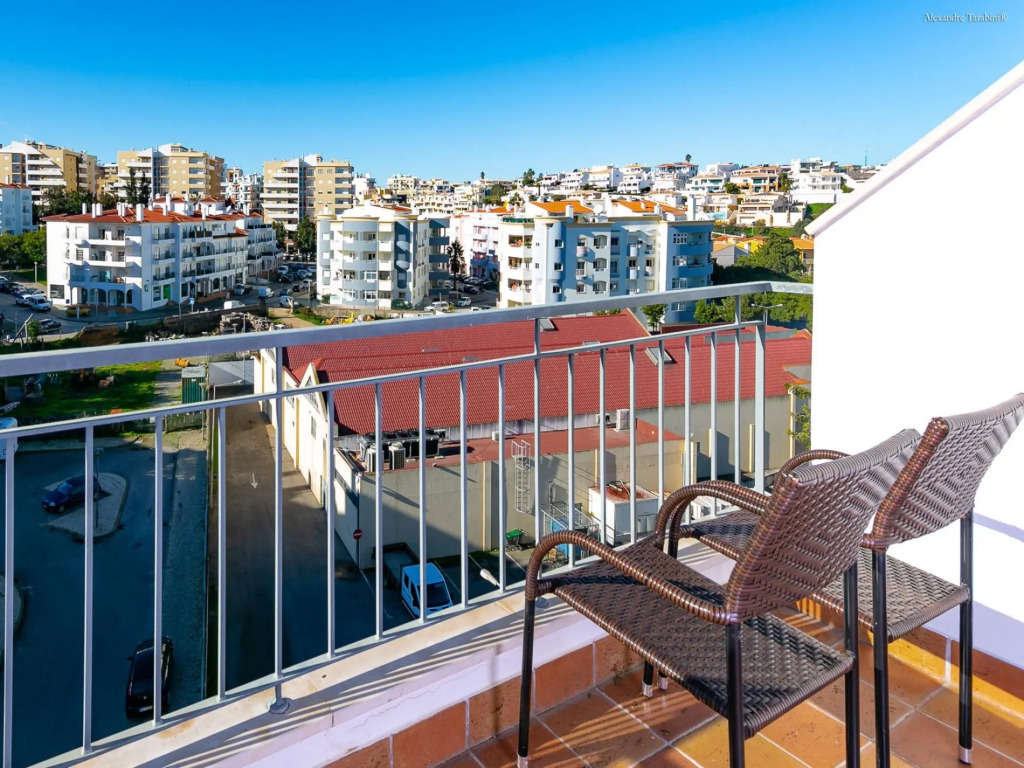 B26 - Palmeiras Top-Floor Apartment