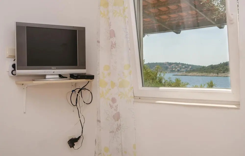 Stunning Home in Sevid With Wifi and 4 Bedrooms