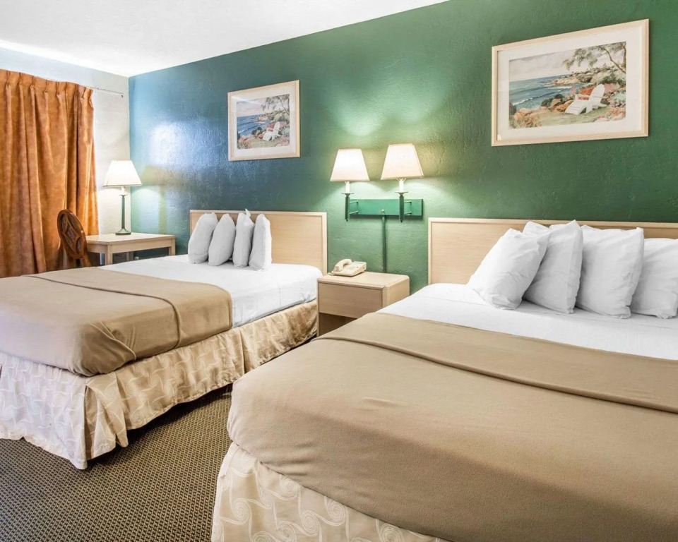 OYO Hotel Mustang Silver Spring FL