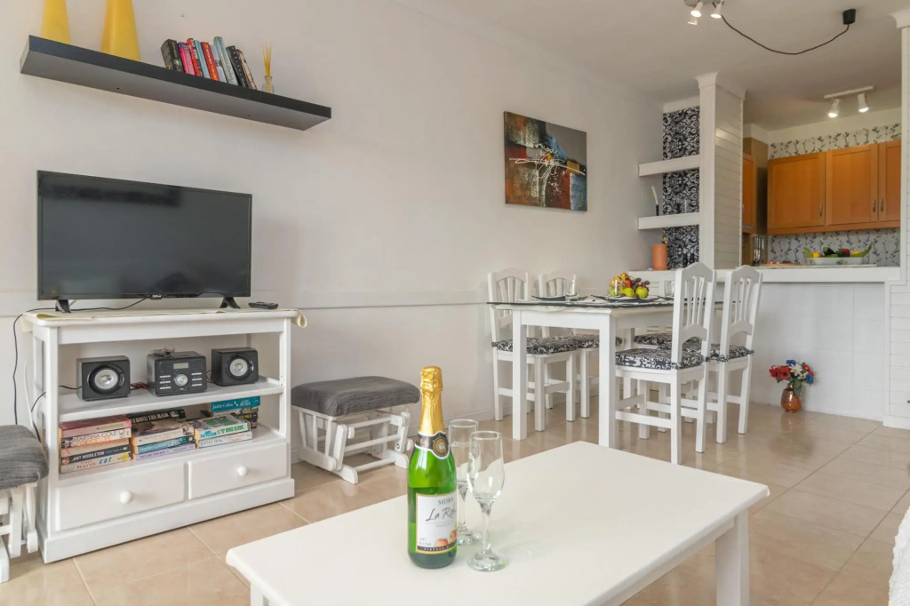 SOL - Nice flat close to the beach and leisure area Free WiFi