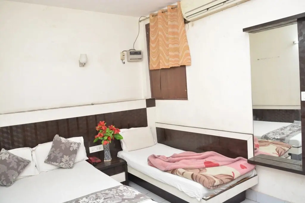 Hotel Yatri International near new delhi railway station center delhi