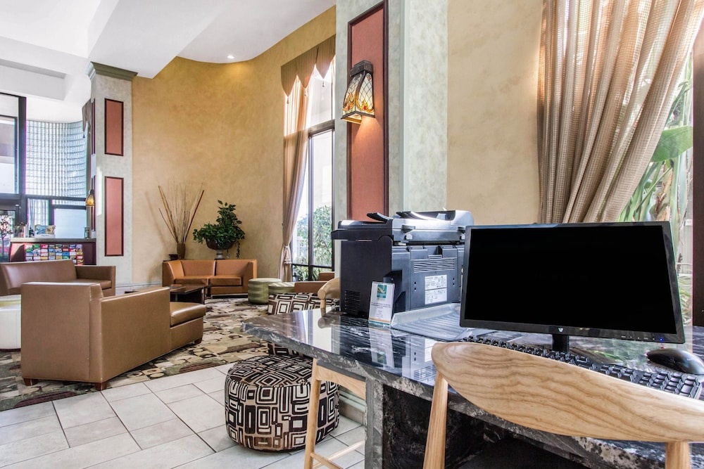 Clarion Hotel & Conference Center Tampa