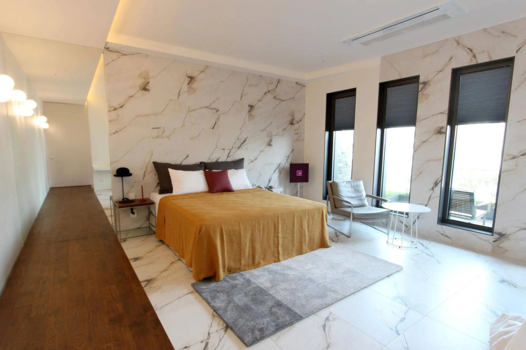 Snow hotel