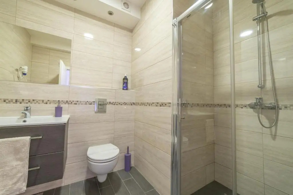 Apartmani D & J with Heated Pool & Stunning Sea View