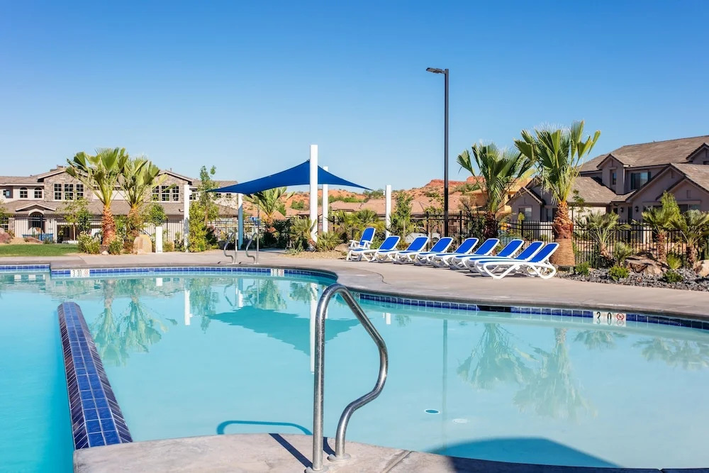 Desert Sunstone 3 Bedroom Apts