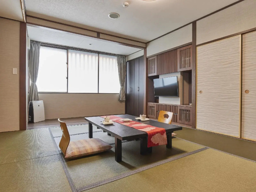 Gion Shinmonso
