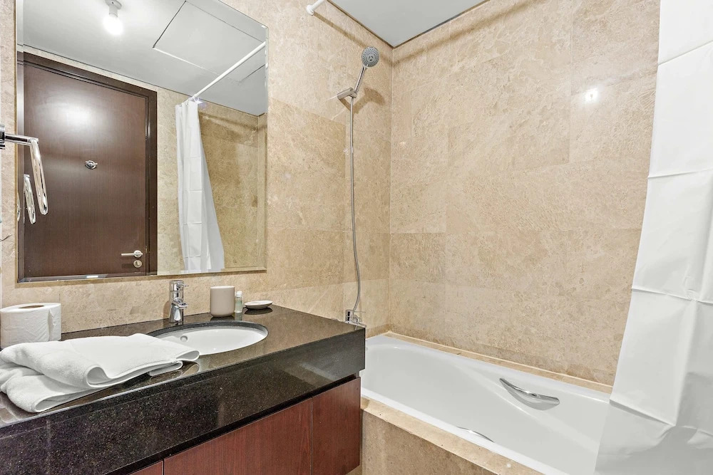 Silkhaus Luxury 2BR in Marina Heights Near Canal