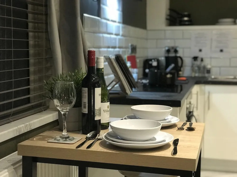 Contemporary 1 bed Studio for Comfy Stay in Wigan