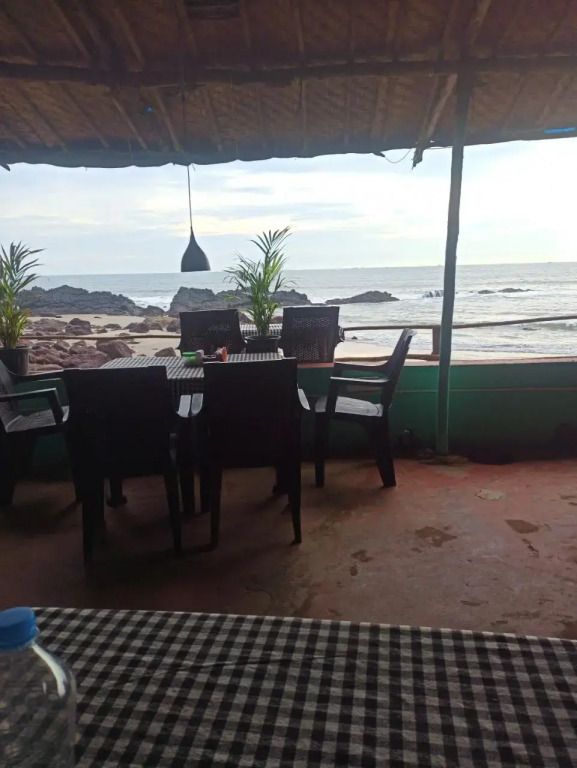 Goroomgo Om Ganesh Naik Cliff Side Guest House Goa
