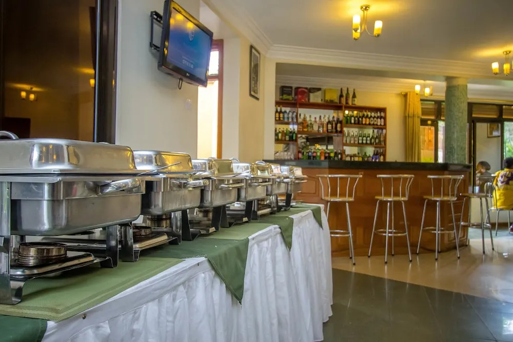 Crown Suites Hotel