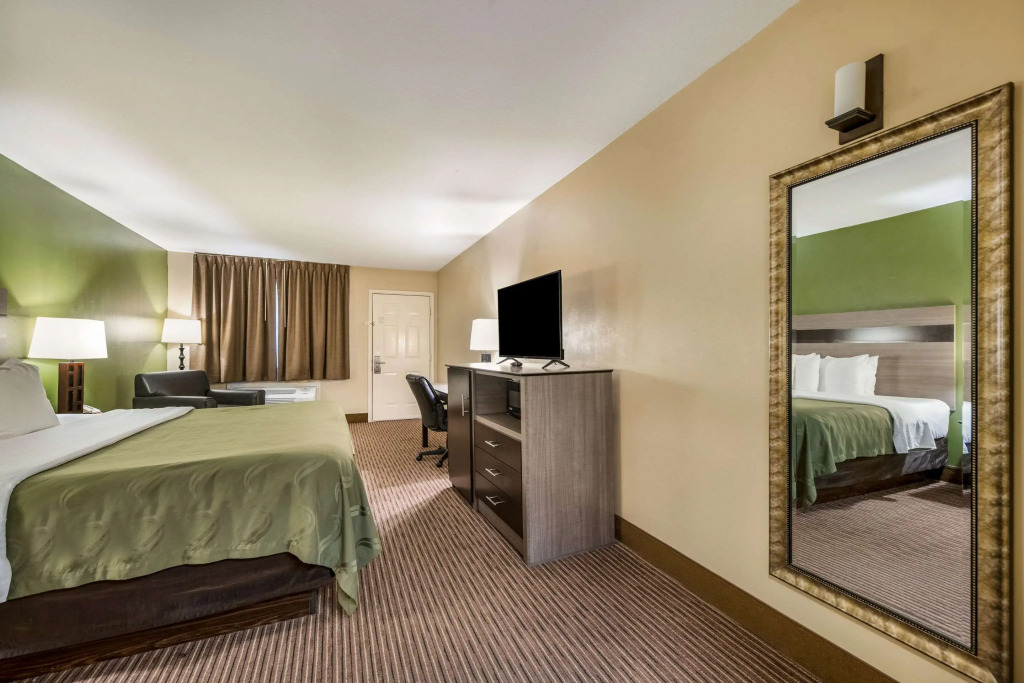 Quality Inn & Suites Garland - East Dallas
