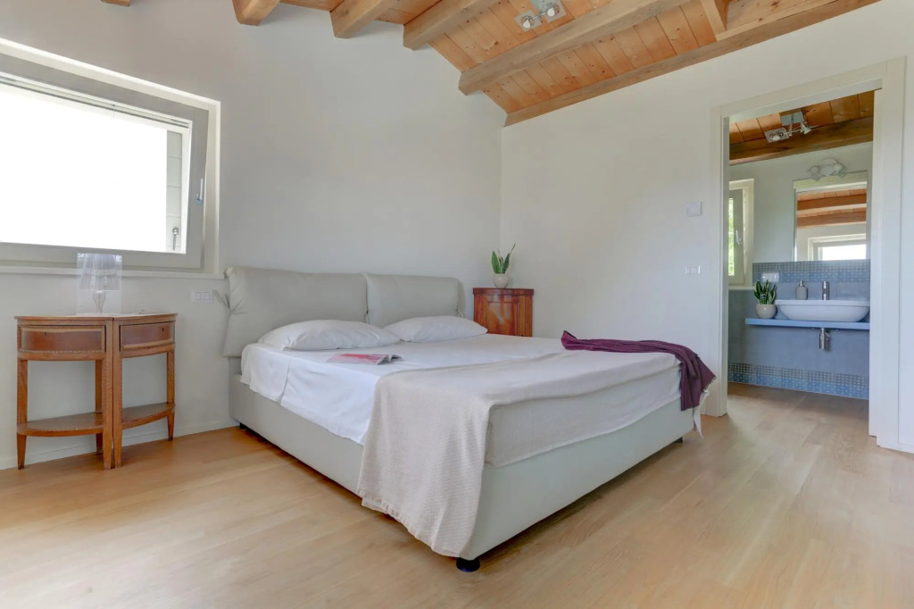2Balsl   Montefreddo - Large Two Bedroom Split Level