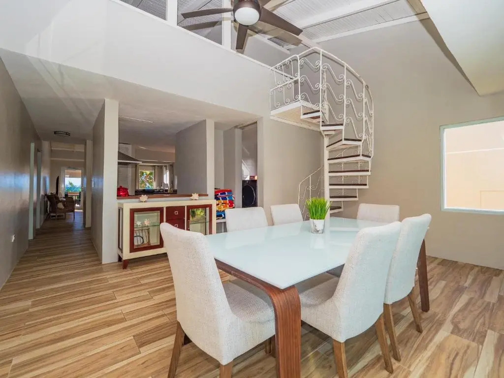 Newly Renovated 8 Bedroom Ocean Front Villa with Pool