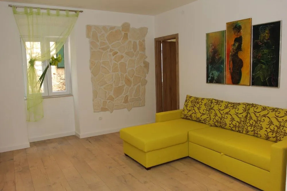 Apartment House Vitaic