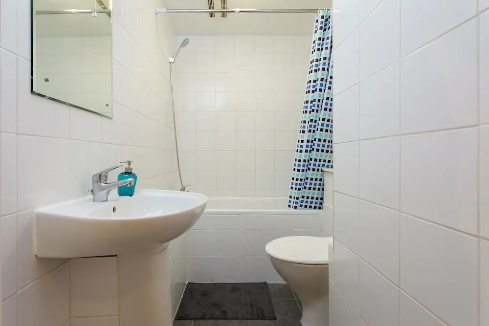 2 Bed Apartment In Kensington