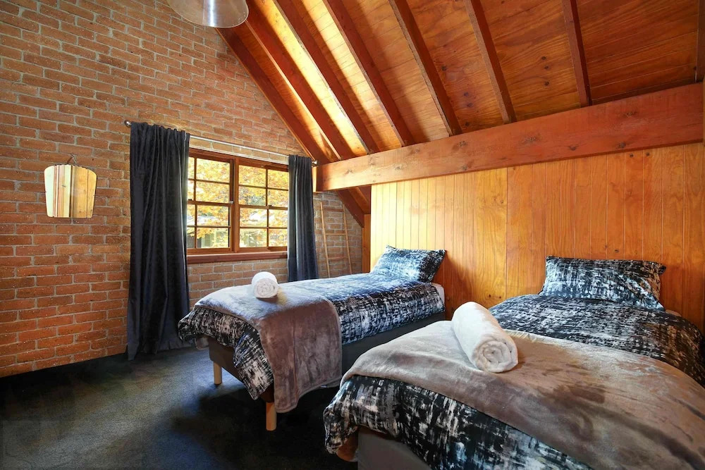 Honeysett Lodge