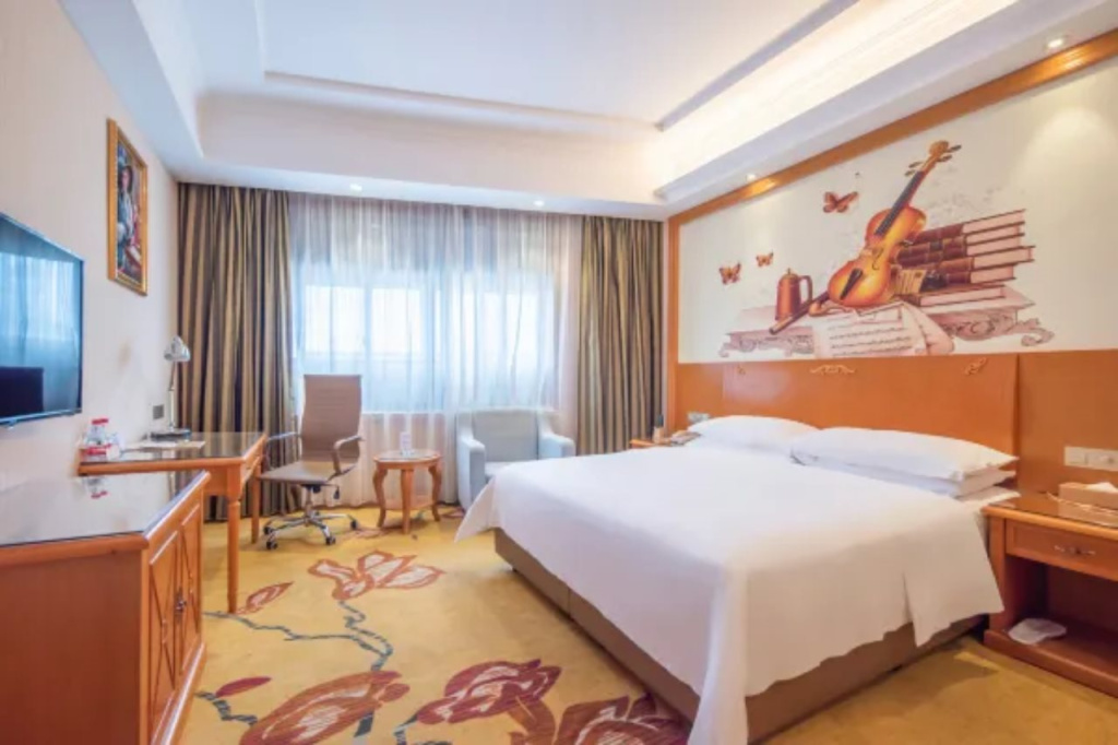 Vienna Hotel (Lingshui Center)