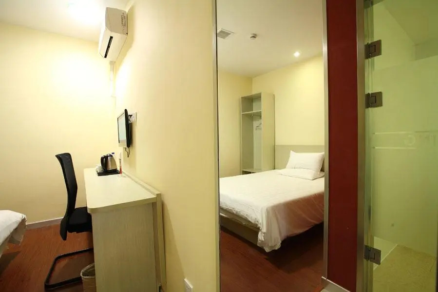 Hanting Hotel Shanghai Xujiahui Caobao Road Metro Station