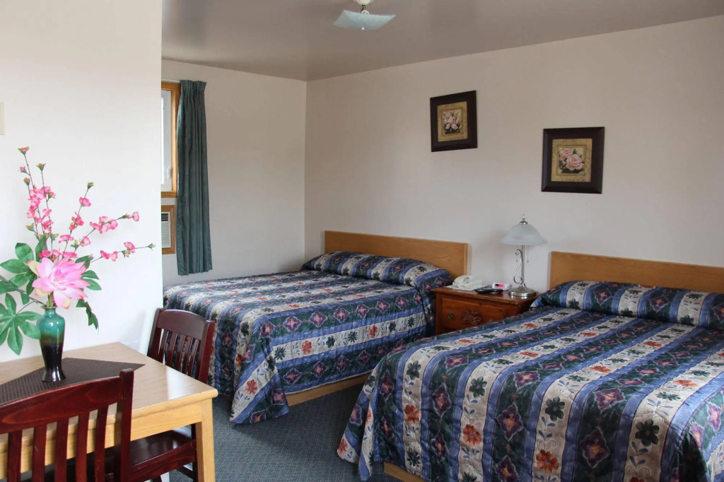 Lakehead Motel