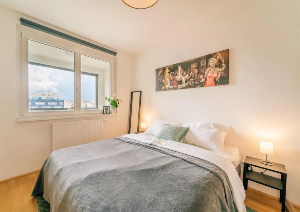 King Bed Home & Smart Tv 1 min to Metro