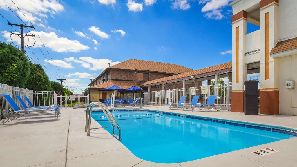 Days Inn by Wyndham St. Charles IL