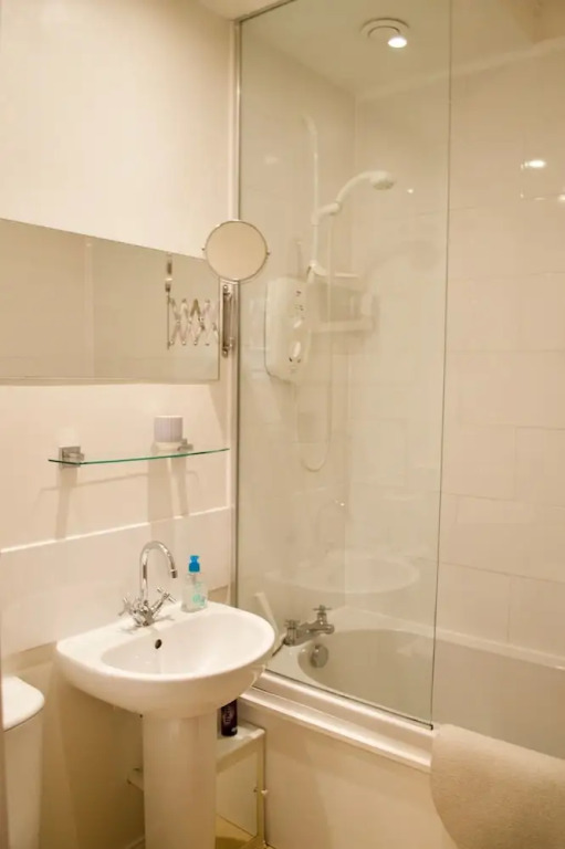 1 Bedroom Ground Floor Colony Flat