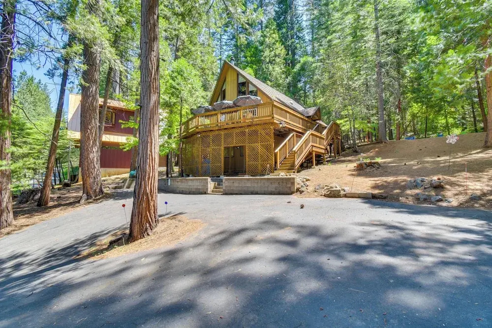 Walk to Fly-in Lake: Blue Lake Springs Cabin!