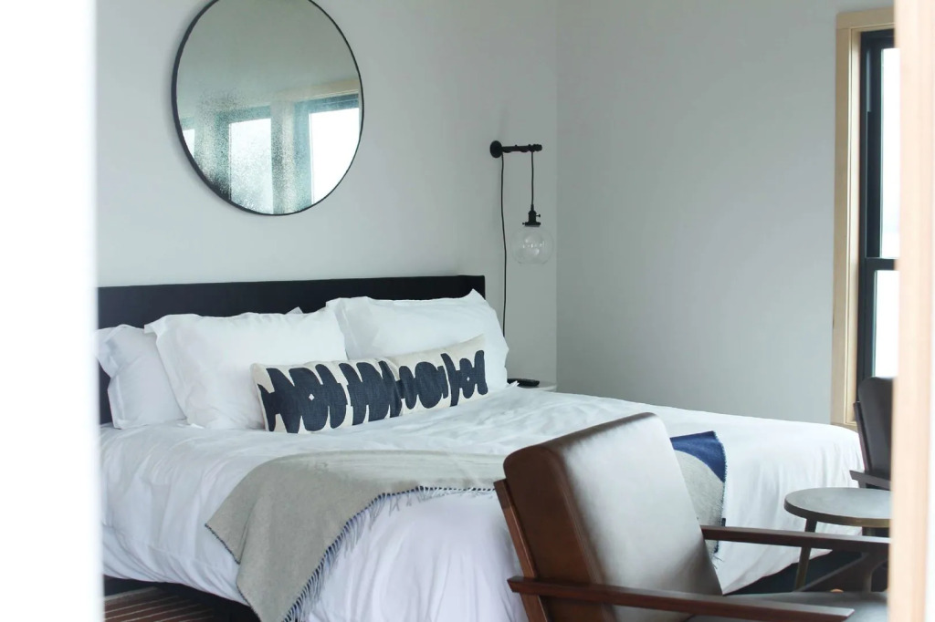 Bowline Hotel