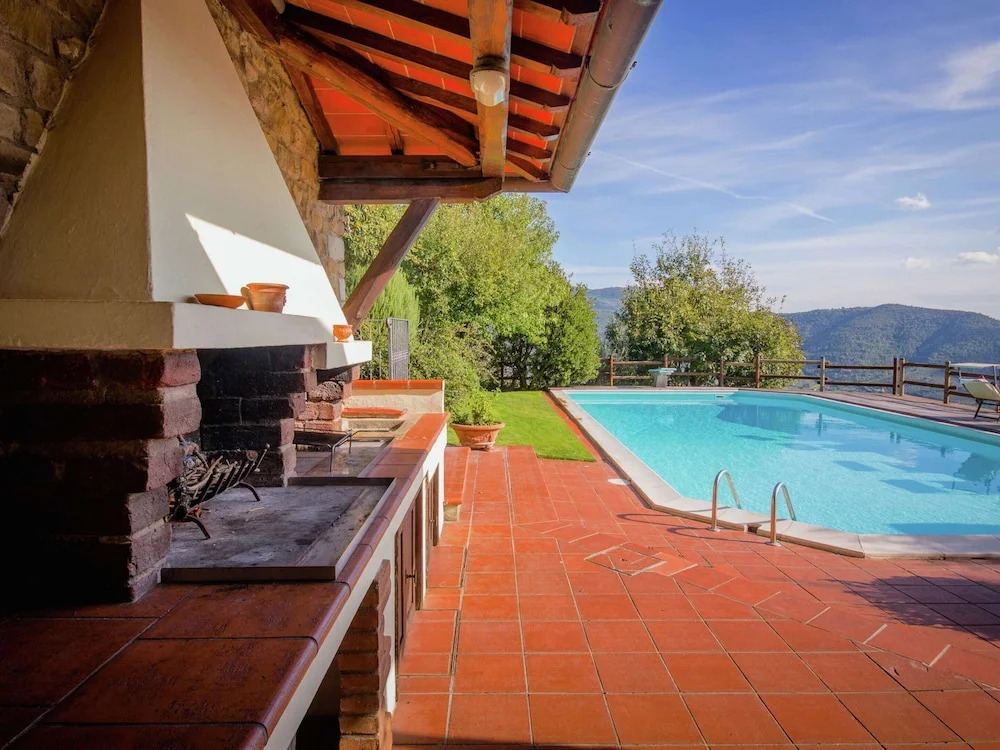 Villa in Tuscany with Pool and Valley Views