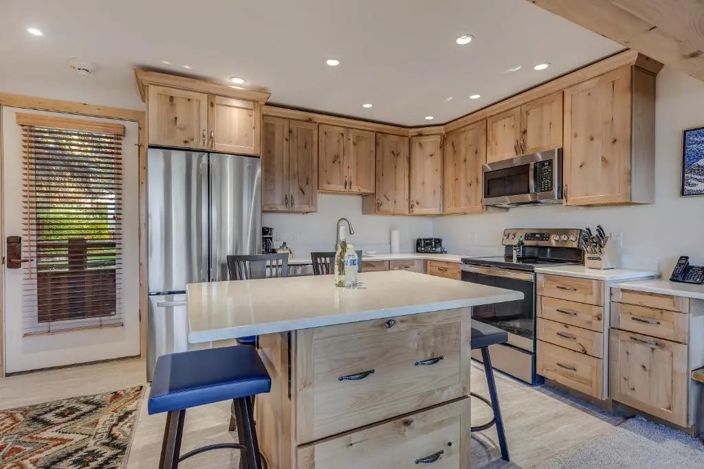 Laurelwood Condominiums Studio Premier Unit 106