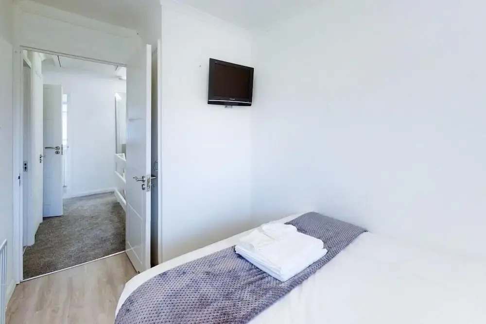 Ranworth House - Holiday Home in Bedford, Sleeps 5