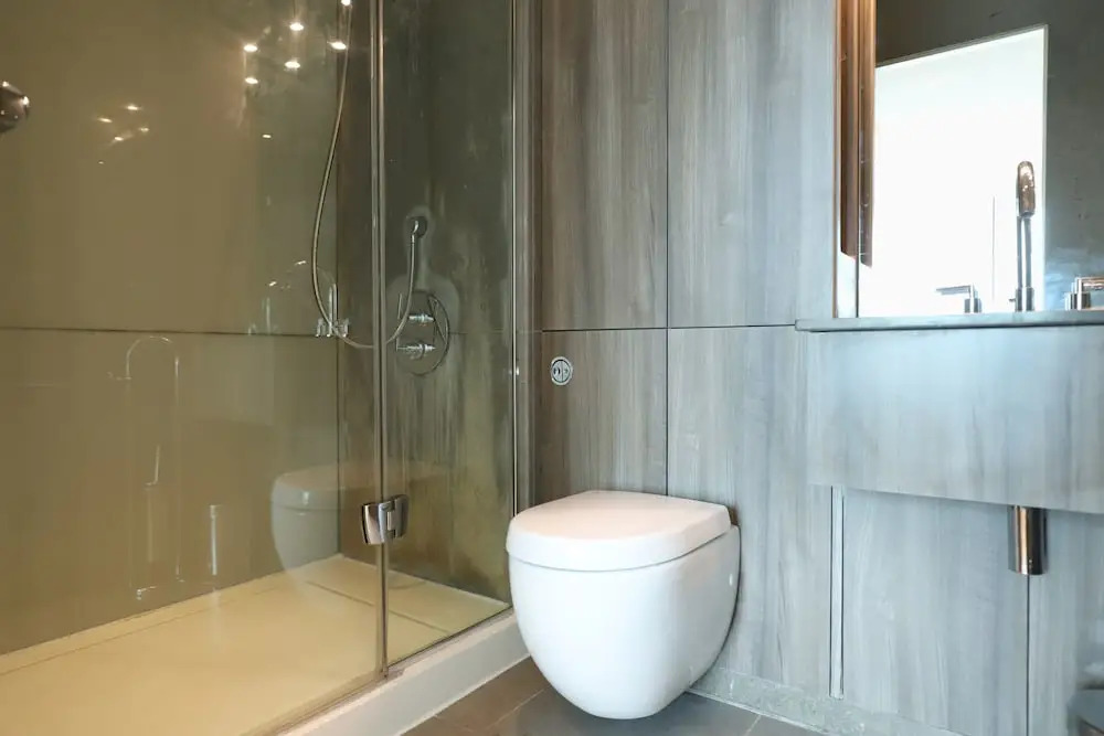 Stunning 2 Bedroom Great Location