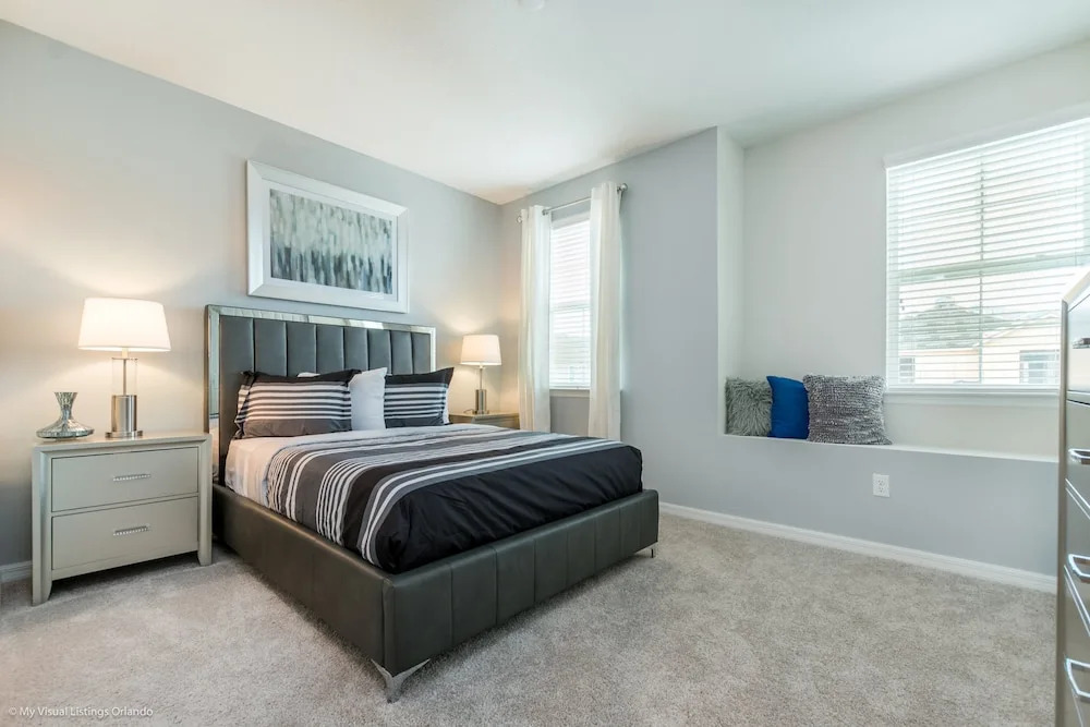 Beautiful 4 Bed With Pool & Spa