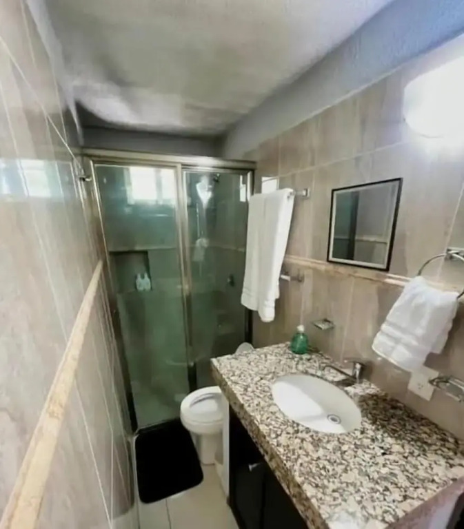 TJ Apartments, Calle 6, PDC