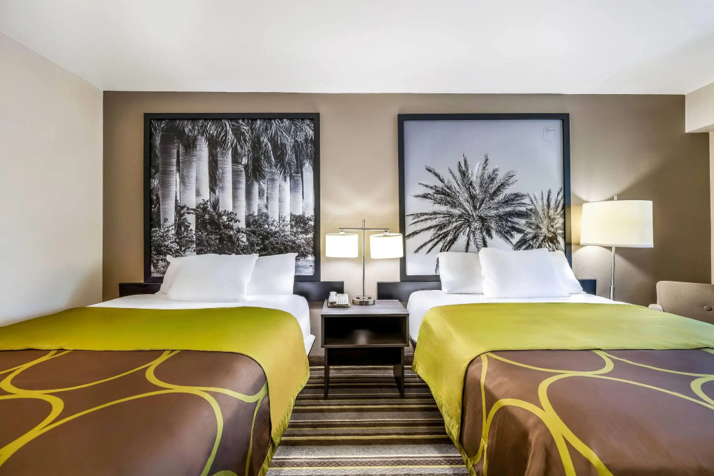 Super 8 by Wyndham Riviera Beach West Palm Beach