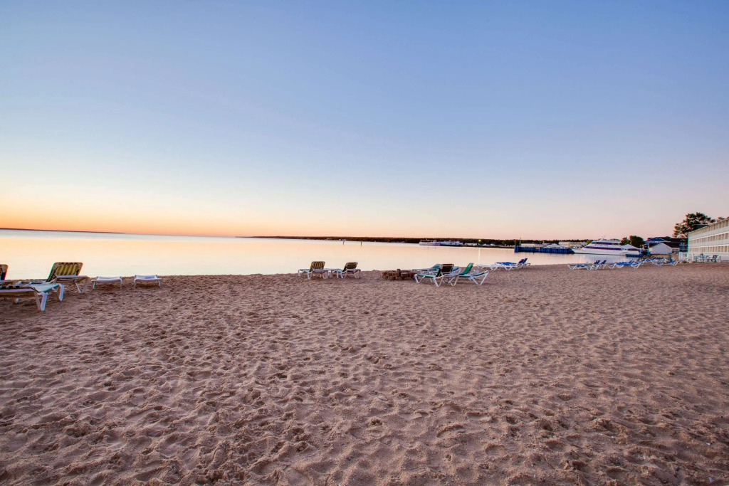 Super 8 Beachfront by Wyndham Mackinaw City, MI
