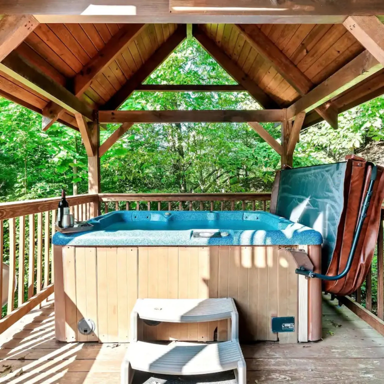 Stunning Mountain Views Hot tub Firepit Arcade