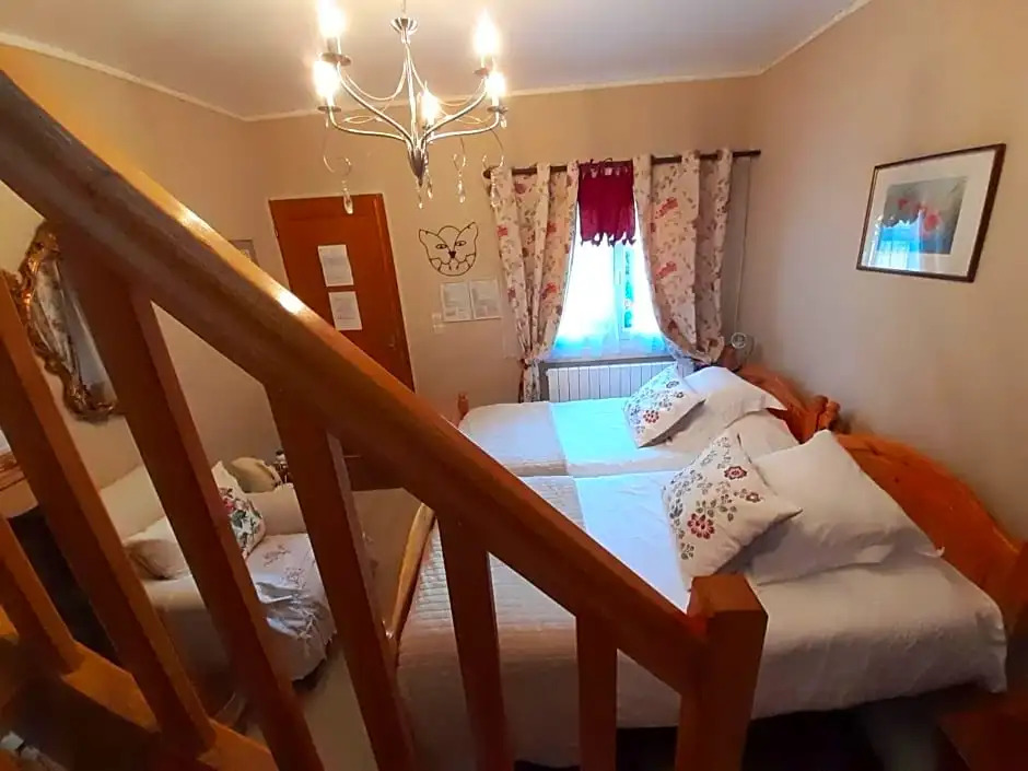 2 Bedroom Stunning Home In Roisel