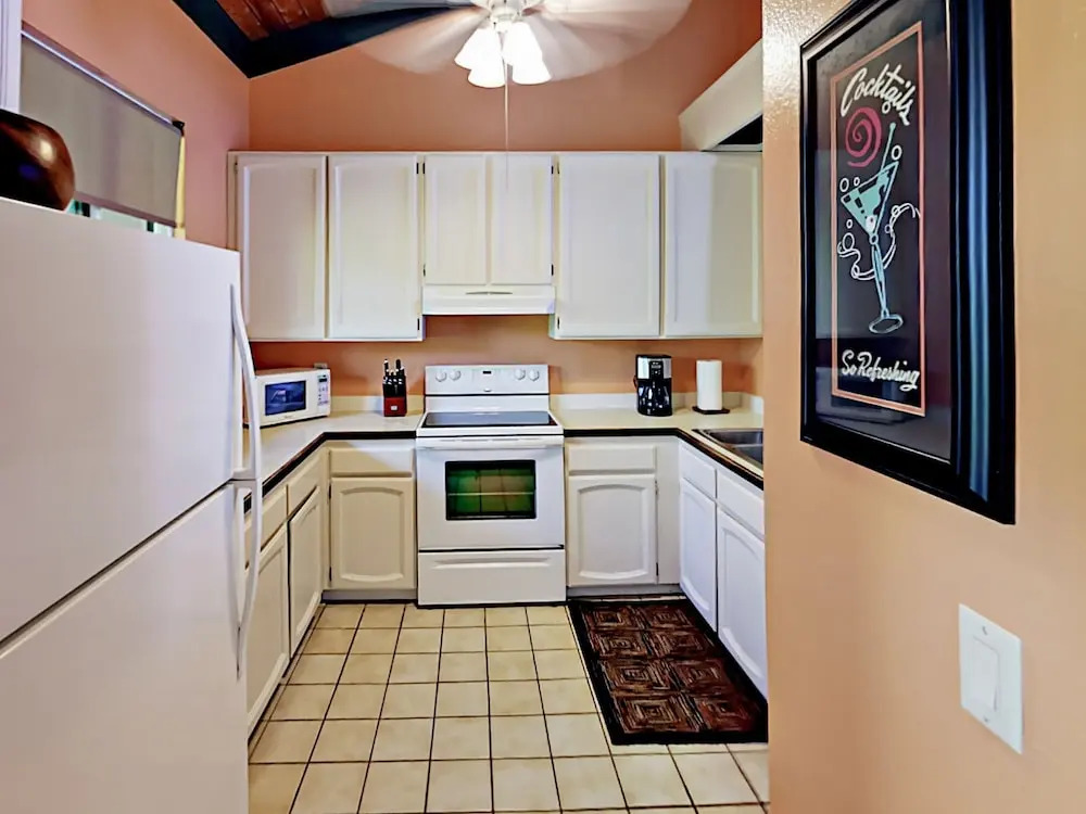 Unobstructed Oceanfront! 2br + Loft W/ Lanai, Pool 2 Bedroom Condo